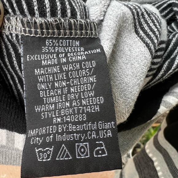 Beautiful Giant Men’s/Unisex Black and White Striped Hoodie Size Medium - Picture 8 of 10